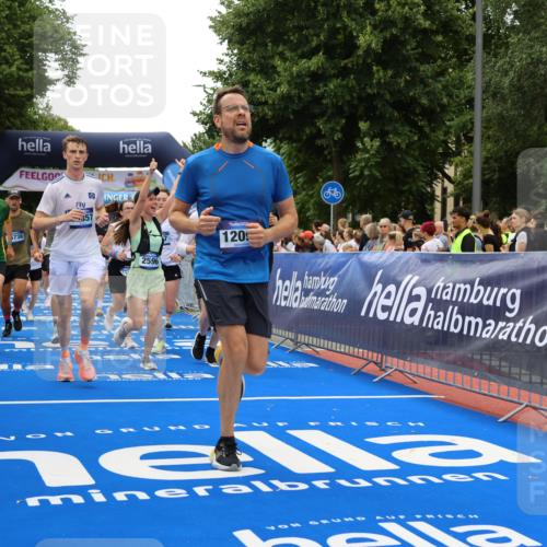 29.06.2025 - hella hamburg halbmarathon Strokosch-Dieckow http://msf.ph/oto/8370651 29.06.2025 10:49:31 Ziel 1342, 1476, 2504, 2516, 2592, 2596, 2878, 2889, 2937, 5705, 5978, 8437, 8689, 8813, 9038, 9463, 9649, 11339, 11340, 11679, 11779, 11977, 12094, 12670, 13233, 13269, 14562, 14838, 15392, 15784, 15857, 15894, 15966, 16114, 16592, 16738, 16891, 17001, 18476, 18887, 18960 meine-sportfotos.de