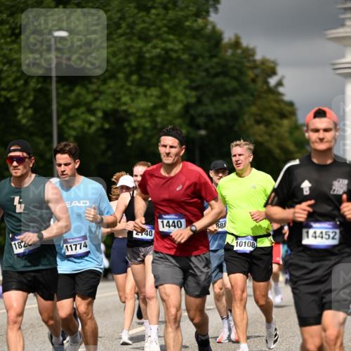 29.06.2025 - hella hamburg halbmarathon Dr. Thomas Lammeyer http://msf.ph/oto/8370686 29.06.2025 10:19:43 Kennedybrücke 1440, 2076, 2140, 2494, 2720, 2989, 3167, 3417, 4007, 4466, 5423, 6376, 6576, 7897, 7941, 7942, 8885, 9192, 9307, 9556, 9657, 9847, 10108, 10608, 10963, 11303 meine-sportfotos.de
