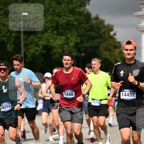29.06.2025 - hella hamburg halbmarathon Dr. Thomas Lammeyer http://msf.ph/oto/8370707 29.06.2025 10:19:43 Kennedybrücke 1440, 2076, 2140, 2494, 2720, 2989, 3167, 3417, 4007, 4466, 5423, 6376, 6576, 7897, 7941, 7942, 8885, 9192, 9307, 9556, 9657, 9847, 10108, 10608, 10963, 11303 meine-sportfotos.de