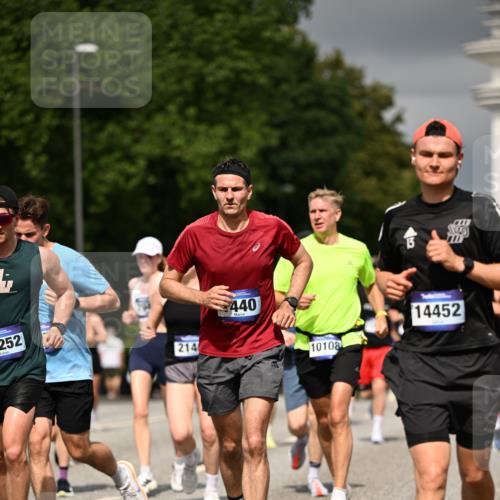 29.06.2025 - hella hamburg halbmarathon Dr. Thomas Lammeyer http://msf.ph/oto/8370718 29.06.2025 10:19:43 Kennedybrücke 1440, 2076, 2140, 2494, 2720, 2989, 3167, 3417, 4007, 4466, 5423, 6376, 6576, 7897, 7941, 7942, 8885, 9192, 9307, 9556, 9657, 9847, 10108, 10608, 10963, 11303 meine-sportfotos.de