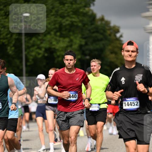29.06.2025 - hella hamburg halbmarathon Dr. Thomas Lammeyer http://msf.ph/oto/8370729 29.06.2025 10:19:43 Kennedybrücke 1440, 2076, 2140, 2494, 2720, 2989, 3167, 3417, 4007, 4466, 5423, 6376, 6576, 7897, 7941, 7942, 8885, 9192, 9307, 9556, 9657, 9847, 10108, 10608, 10963, 11303 meine-sportfotos.de
