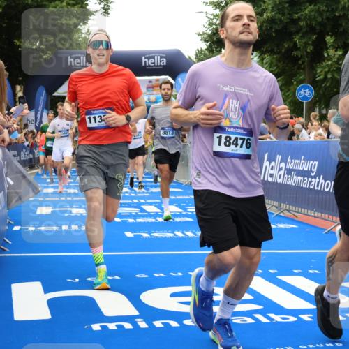 29.06.2025 - hella hamburg halbmarathon Strokosch-Dieckow http://msf.ph/oto/8370742 29.06.2025 10:49:28 Ziel 1342, 1476, 2516, 2592, 2596, 2878, 2889, 5705, 8437, 8689, 8813, 9038, 9649, 11339, 11340, 11679, 11779, 12094, 12670, 13233, 13269, 14562, 14838, 15392, 15784, 15857, 15894, 15966, 16114, 16592, 16738, 16891, 17001, 18476, 18887, 18960 meine-sportfotos.de