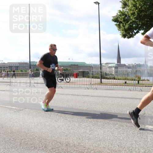 29.06.2025 - hella hamburg halbmarathon Lena Gebhardt http://msf.ph/oto/8370747 29.06.2025 10:02:08 Lombardsbrücke 1677, 9741, 1128, 1184, 1254, 1364, 1432, 1453, 1464, 1653, 1729, 1881, 1940, 2142, 2322, 2323, 2806, 2957, 3039, 3169, 4286, 4328, 4985, 5602, 5603, 5742, 5763, 6166, 6295, 6322, 6327, 6438, 6595, 6708, 7031, 7189, 7223, 7243, 7323, 8578, 9020, 9021, 9156, 9230, 9353, 9741, 9928, 10177, 10866, 10882, 11191, 11554, 11871, 11938, 12315, 12316, 12491, 14471, 14660, 14677, 16420 meine-sportfotos.de