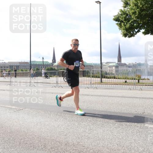 29.06.2025 - hella hamburg halbmarathon Lena Gebhardt http://msf.ph/oto/8370784 29.06.2025 10:02:08 Lombardsbrücke 16779, 1128, 1184, 1254, 1364, 1432, 1453, 1464, 1653, 1729, 1881, 1940, 2142, 2322, 2323, 2806, 2957, 3039, 3169, 4286, 4328, 4985, 5602, 5603, 5742, 5763, 6166, 6295, 6322, 6327, 6438, 6595, 6708, 7031, 7189, 7223, 7243, 7323, 8578, 9020, 9021, 9156, 9230, 9353, 9741, 9928, 10177, 10866, 10882, 11191, 11554, 11871, 11938, 12315, 12316, 12491, 14471, 14660, 14677, 16420 meine-sportfotos.de
