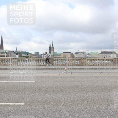 29.06.2025 - hella hamburg halbmarathon Lena Gebhardt http://msf.ph/oto/8370814 29.06.2025 09:11:41 Lombardsbrücke  meine-sportfotos.de