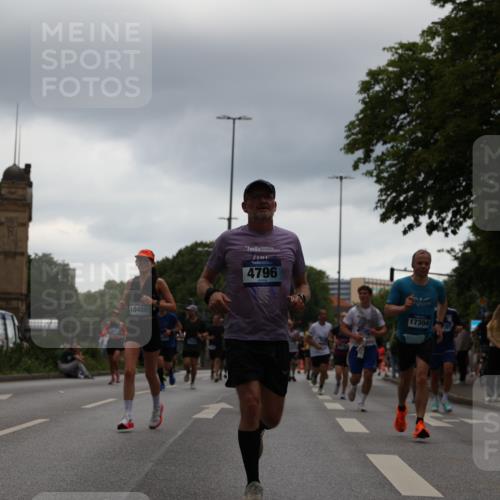 29.06.2025 - hella hamburg halbmarathon Yannick Fuchs http://msf.ph/oto/8370829 29.06.2025 10:53:40 20KM 2780, 3114, 3425, 4238, 4379, 4796, 4986, 6327, 6470, 7287, 7824, 8030, 8326, 8481, 8807, 9741, 9985, 10488, 10587, 11018, 11114, 11158, 11159, 11250, 11757, 12406, 12736, 12779, 13036, 13706, 14471, 14928, 15083, 15525, 15785, 15914, 16227, 16530, 16754, 16915, 17176, 17304, 17860, 18377, 18485, 18716, 18855, 19178 meine-sportfotos.de