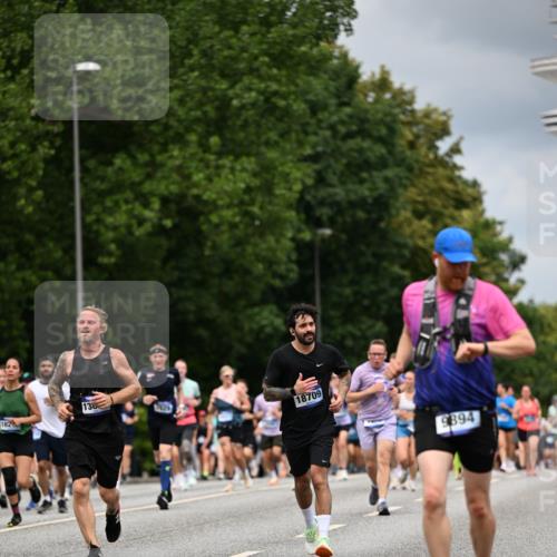 29.06.2025 - hella hamburg halbmarathon Dr. Thomas Lammeyer http://msf.ph/oto/8370830 29.06.2025 10:42:03 Kennedybrücke 1337, 1475, 1799, 1985, 2016, 2031, 2853, 3286, 3880, 4762, 5139, 5522, 5523, 6697, 6955, 7124, 7321, 7629, 8499, 8811, 8843, 8985, 9391, 9524, 9894, 10025, 10506, 10836, 11087 meine-sportfotos.de