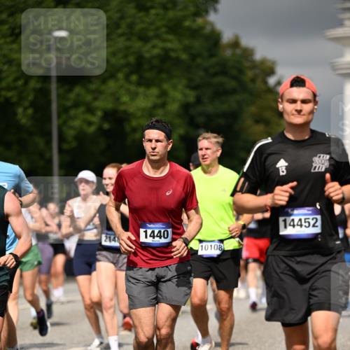 29.06.2025 - hella hamburg halbmarathon Dr. Thomas Lammeyer http://msf.ph/oto/8370871 29.06.2025 10:19:44 Kennedybrücke 1440, 2076, 2140, 2494, 2720, 2835, 2989, 3167, 3417, 4007, 4466, 5423, 6376, 6576, 7897, 7941, 7942, 8885, 9192, 9307, 9556, 9847, 10108, 10608, 10963, 11303 meine-sportfotos.de