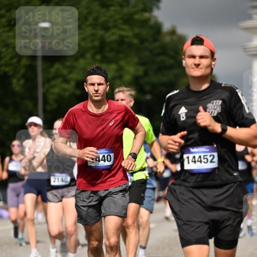 29.06.2025 - hella hamburg halbmarathon Dr. Thomas Lammeyer http://msf.ph/oto/8370881 29.06.2025 10:19:44 Kennedybrücke 1440, 2076, 2140, 2494, 2720, 2835, 2989, 3167, 3417, 4007, 4466, 5423, 6376, 6576, 7897, 7941, 7942, 8885, 9192, 9307, 9556, 9847, 10108, 10608, 10963, 11303 meine-sportfotos.de