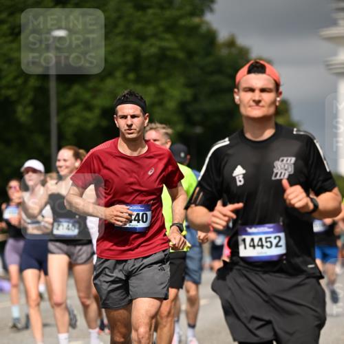29.06.2025 - hella hamburg halbmarathon Dr. Thomas Lammeyer http://msf.ph/oto/8370888 29.06.2025 10:19:44 Kennedybrücke 1440, 2076, 2140, 2494, 2720, 2835, 2989, 3167, 3417, 4007, 4466, 5423, 6376, 6576, 7897, 7941, 7942, 8885, 9192, 9307, 9556, 9847, 10108, 10608, 10963, 11303 meine-sportfotos.de