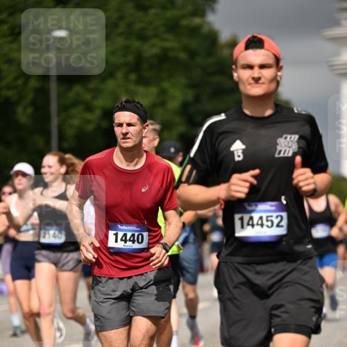 29.06.2025 - hella hamburg halbmarathon Dr. Thomas Lammeyer http://msf.ph/oto/8370897 29.06.2025 10:19:44 Kennedybrücke 1440, 2076, 2140, 2494, 2720, 2835, 2989, 3167, 3417, 4007, 4466, 5423, 6376, 6576, 7897, 7941, 7942, 8885, 9192, 9307, 9556, 9847, 10108, 10608, 10963, 11303 meine-sportfotos.de