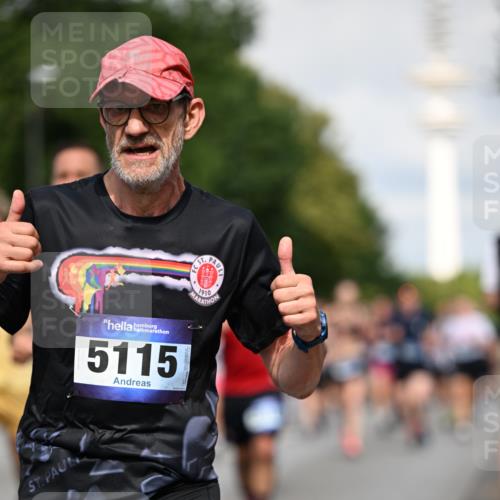 29.06.2025 - hella hamburg halbmarathon Dr. Thomas Lammeyer http://msf.ph/oto/8370907 29.06.2025 09:57:37 Kennedybrücke 1424, 1466, 1476, 1902, 2098, 2270, 2516, 2823, 2937, 3414, 3785, 3852, 4140, 4183, 4235, 4237, 4247, 4949, 5115, 5362, 5460, 5528, 5532, 5650, 6388, 6831, 7167, 7385, 8023, 8269, 8743, 8928, 9030, 9043, 9105, 9200, 9482, 9723, 9815, 9965, 10792, 11077 meine-sportfotos.de