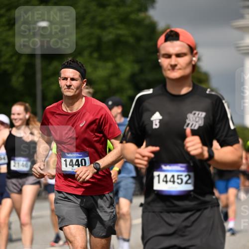 29.06.2025 - hella hamburg halbmarathon Dr. Thomas Lammeyer http://msf.ph/oto/8370940 29.06.2025 10:19:45 Kennedybrücke 1440, 1651, 2076, 2140, 2494, 2720, 2835, 2989, 3167, 3417, 4007, 4466, 5046, 5423, 6376, 6576, 7897, 7941, 7942, 8885, 9192, 9307, 9556, 9847, 10108, 10608, 10963, 11303 meine-sportfotos.de