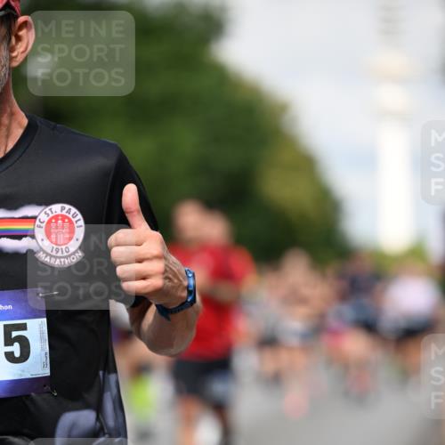 29.06.2025 - hella hamburg halbmarathon Dr. Thomas Lammeyer http://msf.ph/oto/8370953 29.06.2025 09:57:38 Kennedybrücke 1424, 1466, 1476, 1902, 2098, 2188, 2270, 2516, 2823, 2937, 3414, 3477, 3785, 3852, 4140, 4183, 4185, 4235, 4237, 4247, 4949, 5115, 5362, 5460, 5528, 5532, 5650, 6388, 6831, 7167, 7385, 8023, 8269, 8743, 8928, 9030, 9043, 9105, 9200, 9482, 9723, 9815, 9965, 10792, 11077 meine-sportfotos.de