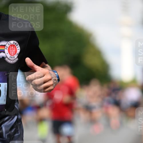 29.06.2025 - hella hamburg halbmarathon Dr. Thomas Lammeyer http://msf.ph/oto/8370971 29.06.2025 09:57:38 Kennedybrücke 1424, 1466, 1476, 1902, 2098, 2188, 2270, 2516, 2823, 2937, 3414, 3477, 3785, 3852, 4140, 4183, 4185, 4235, 4237, 4247, 4949, 5115, 5362, 5460, 5528, 5532, 5650, 6388, 6831, 7167, 7385, 8023, 8269, 8743, 8928, 9030, 9043, 9105, 9200, 9482, 9723, 9815, 9965, 10792, 11077 meine-sportfotos.de