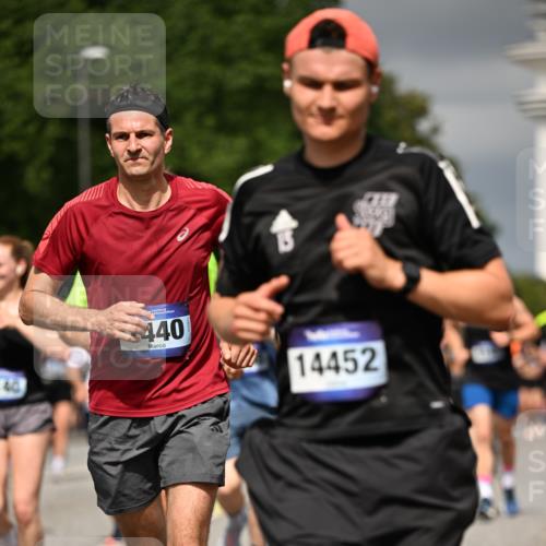 29.06.2025 - hella hamburg halbmarathon Dr. Thomas Lammeyer http://msf.ph/oto/8370985 29.06.2025 10:19:45 Kennedybrücke 1440, 1651, 2076, 2140, 2494, 2720, 2835, 2989, 3167, 3417, 4007, 4466, 5046, 5423, 6376, 6576, 7897, 7941, 7942, 8885, 9192, 9307, 9556, 9847, 10108, 10608, 10963, 11303 meine-sportfotos.de
