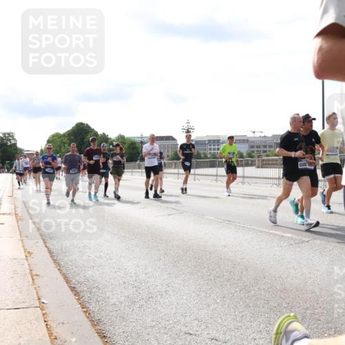 29.06.2025 - hella hamburg halbmarathon Lena Gebhardt http://msf.ph/oto/8370988 29.06.2025 10:14:52 Lombardsbrücke 025, 1071, 1296, 1379, 1406, 1575, 1728, 1745, 2046, 2140, 2281, 2494, 2601, 2690, 2990, 3020, 3025, 3154, 3454, 3507, 3509, 3513, 3691, 3756, 3834, 3844, 4495, 4641, 5191, 5608, 5670, 5800, 5981, 6028, 6083, 6181, 6248, 6366, 6935, 7195, 7439, 7802, 7881, 8055, 8147, 8237, 8239, 8275, 8522, 8563, 8609, 8755, 8854, 9113, 9173, 9556, 9663, 9709, 9911, 9975, 10224, 10391, 10589, 10610, 10717, 10963, 11271, 11598, 12467 meine-sportfotos.de