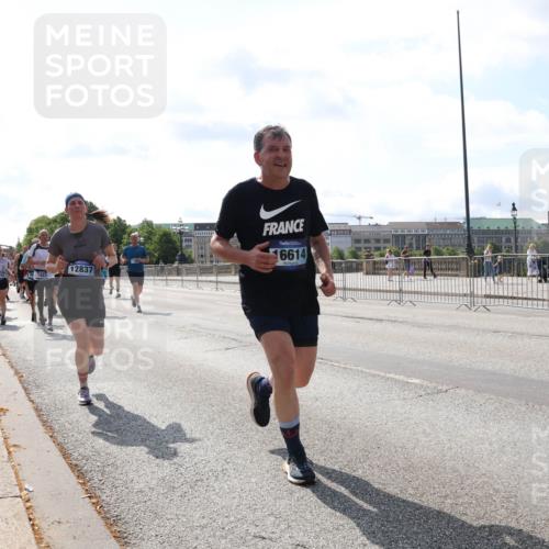 29.06.2025 - hella hamburg halbmarathon Lena Gebhardt http://msf.ph/oto/8371019 29.06.2025 10:02:09 Lombardsbrücke 12837, 6614, 1128, 1184, 1254, 1364, 1432, 1453, 1464, 1729, 1881, 1940, 2142, 2322, 2323, 2806, 2957, 3039, 3169, 3976, 4066, 4286, 4328, 4985, 5602, 5603, 5742, 5763, 6166, 6295, 6322, 6327, 6438, 6595, 6708, 6860, 7031, 7189, 7223, 7243, 7323, 9020, 9021, 9156, 9230, 9353, 9741, 9928, 10177, 10866, 10882, 11191, 11554, 11670, 11871, 11938, 12315, 12316, 12491, 14471, 14660, 14677, 16420 meine-sportfotos.de