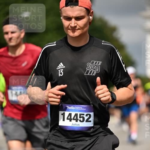 29.06.2025 - hella hamburg halbmarathon Dr. Thomas Lammeyer http://msf.ph/oto/8371028 29.06.2025 10:19:45 Kennedybrücke 1440, 1651, 2076, 2140, 2494, 2720, 2835, 2989, 3167, 3417, 4007, 4466, 5046, 5423, 6376, 6576, 7897, 7941, 7942, 8885, 9192, 9307, 9556, 9847, 10108, 10608, 10963, 11303 meine-sportfotos.de