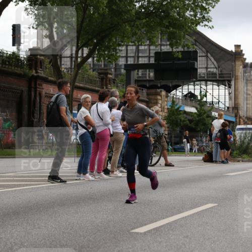29.06.2025 - hella hamburg halbmarathon Yannick Fuchs http://msf.ph/oto/8371036 29.06.2025 10:53:40 20KM 2780, 3114, 3425, 4238, 4379, 4796, 4986, 6327, 6470, 7287, 7824, 8030, 8326, 8481, 8807, 9741, 9985, 10488, 10587, 11018, 11114, 11158, 11159, 11250, 11757, 12406, 12736, 12779, 13036, 13706, 14471, 14928, 15083, 15525, 15785, 15914, 16227, 16530, 16754, 16915, 17176, 17304, 17860, 18377, 18485, 18716, 18855, 19178 meine-sportfotos.de