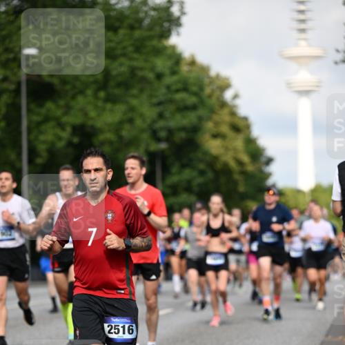 29.06.2025 - hella hamburg halbmarathon Dr. Thomas Lammeyer http://msf.ph/oto/8371047 29.06.2025 09:57:39 Kennedybrücke 1413, 1424, 1466, 1476, 1902, 2098, 2188, 2270, 2516, 2823, 2937, 3414, 3477, 3785, 3852, 4140, 4183, 4185, 4235, 4237, 4247, 4949, 5115, 5362, 5460, 5528, 5532, 5650, 6388, 6831, 7167, 7385, 8023, 8269, 8743, 8928, 9030, 9043, 9105, 9482, 9723, 9815, 9965, 10792, 11077 meine-sportfotos.de
