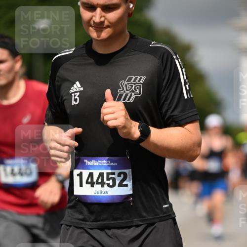 29.06.2025 - hella hamburg halbmarathon Dr. Thomas Lammeyer http://msf.ph/oto/8371057 29.06.2025 10:19:45 Kennedybrücke 1440, 1651, 2076, 2140, 2494, 2720, 2835, 2989, 3167, 3417, 4007, 4466, 5046, 5423, 6376, 6576, 7897, 7941, 7942, 8885, 9192, 9307, 9556, 9847, 10108, 10608, 10963, 11303 meine-sportfotos.de