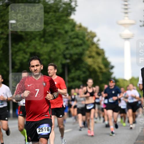 29.06.2025 - hella hamburg halbmarathon Dr. Thomas Lammeyer http://msf.ph/oto/8371069 29.06.2025 09:57:39 Kennedybrücke 1413, 1424, 1466, 1476, 1902, 2098, 2188, 2270, 2516, 2823, 2937, 3414, 3477, 3785, 3852, 4140, 4183, 4185, 4235, 4237, 4247, 4949, 5115, 5362, 5460, 5528, 5532, 5650, 6388, 6831, 7167, 7385, 8023, 8269, 8743, 8928, 9030, 9043, 9105, 9482, 9723, 9815, 9965, 10792, 11077 meine-sportfotos.de