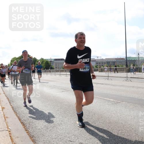 29.06.2025 - hella hamburg halbmarathon Lena Gebhardt http://msf.ph/oto/8371072 29.06.2025 10:02:09 Lombardsbrücke 1453, 12837, 0614, 1128, 1184, 1254, 1364, 1432, 1453, 1464, 1729, 1881, 1940, 2142, 2322, 2323, 2806, 2957, 3039, 3169, 3976, 4066, 4286, 4328, 4985, 5602, 5603, 5742, 5763, 6166, 6295, 6322, 6327, 6438, 6595, 6708, 6860, 7031, 7189, 7223, 7243, 7323, 9020, 9021, 9156, 9230, 9353, 9741, 9928, 10177, 10866, 10882, 11191, 11554, 11670, 11871, 11938, 12315, 12316, 12491, 14471, 14660, 14677, 16420 meine-sportfotos.de