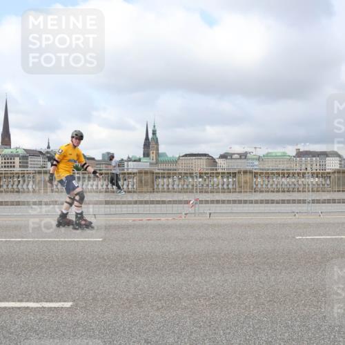 29.06.2025 - hella hamburg halbmarathon Lena Gebhardt http://msf.ph/oto/8371083 29.06.2025 09:11:41 Lombardsbrücke  meine-sportfotos.de