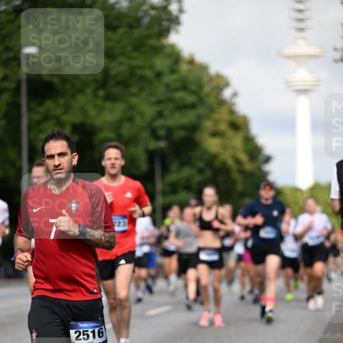 29.06.2025 - hella hamburg halbmarathon Dr. Thomas Lammeyer http://msf.ph/oto/8371115 29.06.2025 09:57:39 Kennedybrücke 1413, 1424, 1466, 1476, 1902, 2098, 2188, 2270, 2516, 2823, 2937, 3414, 3477, 3785, 3852, 4140, 4183, 4185, 4235, 4237, 4247, 4949, 5115, 5362, 5460, 5528, 5532, 5650, 6388, 6831, 7167, 7385, 8023, 8269, 8743, 8928, 9030, 9043, 9105, 9482, 9723, 9815, 9965, 10792, 11077 meine-sportfotos.de