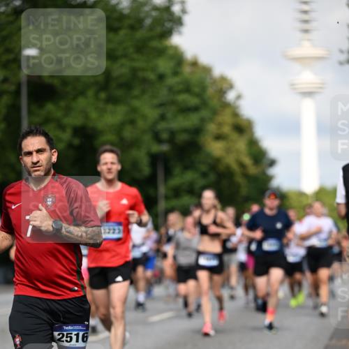 29.06.2025 - hella hamburg halbmarathon Dr. Thomas Lammeyer http://msf.ph/oto/8371131 29.06.2025 09:57:39 Kennedybrücke 1413, 1424, 1466, 1476, 1902, 2098, 2188, 2270, 2516, 2823, 2937, 3414, 3477, 3785, 3852, 4140, 4183, 4185, 4235, 4237, 4247, 4949, 5115, 5362, 5460, 5528, 5532, 5650, 6388, 6831, 7167, 7385, 8023, 8269, 8743, 8928, 9030, 9043, 9105, 9482, 9723, 9815, 9965, 10792, 11077 meine-sportfotos.de