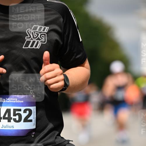 29.06.2025 - hella hamburg halbmarathon Dr. Thomas Lammeyer http://msf.ph/oto/8371140 29.06.2025 10:19:46 Kennedybrücke 1440, 1651, 2076, 2140, 2494, 2720, 2835, 2989, 3167, 3417, 4007, 4466, 5046, 5423, 6376, 6576, 7897, 7941, 7942, 8885, 9192, 9307, 9556, 9847, 10108, 10608, 10963, 11303 meine-sportfotos.de