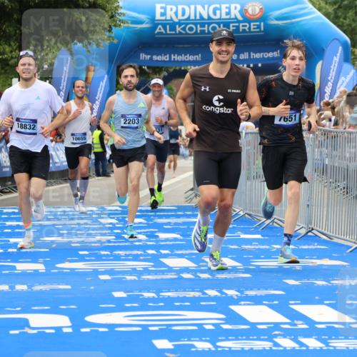 29.06.2025 - hella hamburg halbmarathon Strokosch-Dieckow http://msf.ph/oto/8371148 29.06.2025 10:27:34 Ziel 2203, 4678, 5367, 7651, 8731, 9804, 10655, 12341, 13941, 17354, 18567, 18832, 19114 meine-sportfotos.de