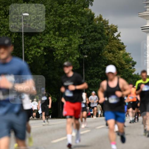 29.06.2025 - hella hamburg halbmarathon Dr. Thomas Lammeyer http://msf.ph/oto/8371170 29.06.2025 10:19:47 Kennedybrücke 1440, 1651, 2076, 2140, 2720, 2835, 2989, 3167, 3417, 4007, 4466, 5046, 5423, 6376, 6576, 7897, 7941, 7942, 8746, 8885, 9192, 9307, 9556, 9847, 10108, 10608, 11113, 11303 meine-sportfotos.de