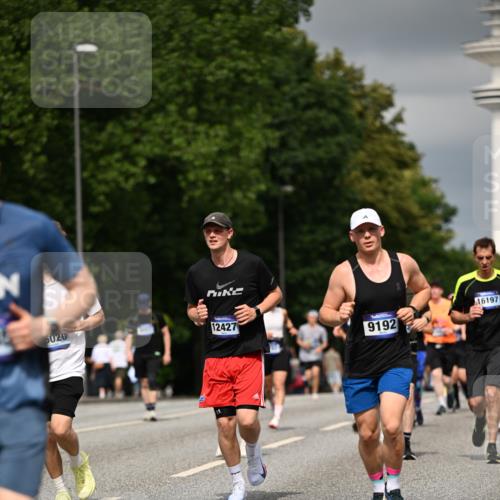 29.06.2025 - hella hamburg halbmarathon Dr. Thomas Lammeyer http://msf.ph/oto/8371186 29.06.2025 10:19:47 Kennedybrücke 1440, 1651, 2076, 2140, 2720, 2835, 2989, 3167, 3417, 4007, 4466, 5046, 5423, 6376, 6576, 7897, 7941, 7942, 8746, 8885, 9192, 9307, 9556, 9847, 10108, 10608, 11113, 11303 meine-sportfotos.de