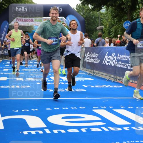 29.06.2025 - hella hamburg halbmarathon Strokosch-Dieckow http://msf.ph/oto/8371213 29.06.2025 10:49:24 Ziel 1342, 1476, 2592, 2596, 2878, 4183, 4185, 6158, 8437, 8689, 8813, 10189, 11339, 11779, 11819, 12094, 12670, 13269, 14526, 14838, 15422, 15784, 15857, 15894, 15966, 16891, 18476, 18887, 18960 meine-sportfotos.de