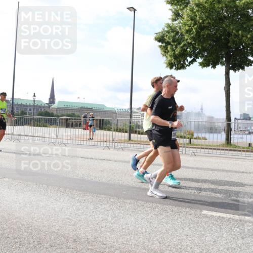 29.06.2025 - hella hamburg halbmarathon Lena Gebhardt http://msf.ph/oto/8371241 29.06.2025 10:14:53 Lombardsbrücke 18176, 7195, 1071, 1296, 1379, 1406, 1575, 1728, 1745, 2046, 2140, 2281, 2494, 2601, 2690, 2990, 3020, 3025, 3154, 3454, 3507, 3509, 3513, 3691, 3756, 3834, 3844, 4495, 4641, 5191, 5608, 5670, 5800, 5981, 6028, 6083, 6181, 6248, 6366, 6935, 7195, 7439, 7802, 7881, 8055, 8147, 8237, 8239, 8275, 8522, 8563, 8609, 8755, 8854, 9113, 9173, 9556, 9663, 9709, 9911, 9975, 10224, 10391, 10589, 10610, 10717, 10963, 11271, 11598, 12467 meine-sportfotos.de