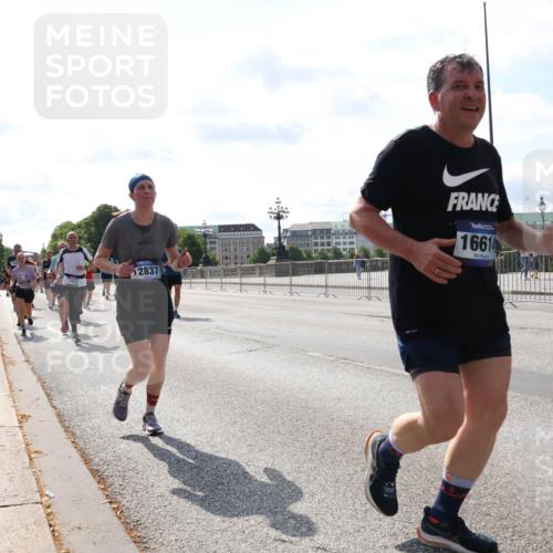 29.06.2025 - hella hamburg halbmarathon Lena Gebhardt http://msf.ph/oto/8371254 29.06.2025 10:02:09 Lombardsbrücke 1453, 16614, 12837, 1128, 1184, 1254, 1364, 1432, 1453, 1464, 1729, 1881, 1940, 2142, 2322, 2323, 2806, 2957, 3039, 3169, 3976, 4066, 4286, 4328, 4985, 5602, 5603, 5742, 5763, 6166, 6295, 6322, 6327, 6438, 6595, 6708, 6860, 7031, 7189, 7223, 7243, 7323, 9020, 9021, 9156, 9230, 9353, 9741, 9928, 10177, 10866, 10882, 11191, 11554, 11670, 11871, 11938, 12315, 12316, 12491, 14471, 14660, 14677, 16420 meine-sportfotos.de