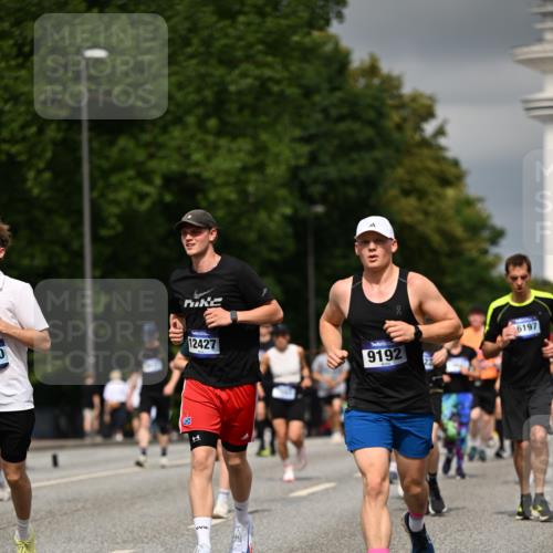 29.06.2025 - hella hamburg halbmarathon Dr. Thomas Lammeyer http://msf.ph/oto/8371266 29.06.2025 10:19:47 Kennedybrücke 1440, 1651, 2076, 2140, 2720, 2835, 2989, 3167, 3417, 4007, 4466, 5046, 5423, 6376, 6576, 7897, 7941, 7942, 8746, 8885, 9192, 9307, 9556, 9847, 10108, 10608, 11113, 11303 meine-sportfotos.de