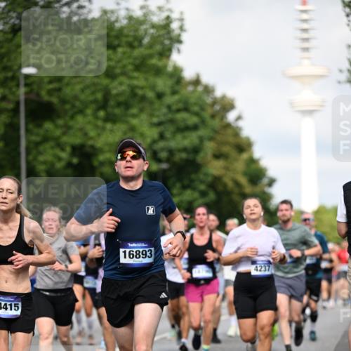 29.06.2025 - hella hamburg halbmarathon Dr. Thomas Lammeyer http://msf.ph/oto/8371272 29.06.2025 09:57:43 Kennedybrücke 1098, 1171, 1413, 1424, 1466, 1476, 1892, 1902, 2098, 2188, 2270, 2516, 2823, 2842, 3477, 3785, 3852, 4140, 4183, 4185, 4235, 4237, 4247, 4270, 5115, 5362, 5528, 5532, 5650, 6198, 6831, 7385, 8023, 8269, 8743, 8928, 9105, 9482, 9815, 10237, 10792, 11077 meine-sportfotos.de