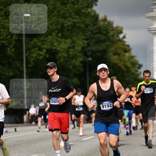29.06.2025 - hella hamburg halbmarathon Dr. Thomas Lammeyer http://msf.ph/oto/8371279 29.06.2025 10:19:47 Kennedybrücke 1440, 1651, 2076, 2140, 2720, 2835, 2989, 3167, 3417, 4007, 4466, 5046, 5423, 6376, 6576, 7897, 7941, 7942, 8746, 8885, 9192, 9307, 9556, 9847, 10108, 10608, 11113, 11303 meine-sportfotos.de