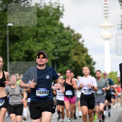 29.06.2025 - hella hamburg halbmarathon Dr. Thomas Lammeyer http://msf.ph/oto/8371286 29.06.2025 09:57:43 Kennedybrücke 1098, 1171, 1413, 1424, 1466, 1476, 1892, 1902, 2098, 2188, 2270, 2516, 2823, 2842, 3477, 3785, 3852, 4140, 4183, 4185, 4235, 4237, 4247, 4270, 5115, 5362, 5528, 5532, 5650, 6198, 6831, 7385, 8023, 8269, 8743, 8928, 9105, 9482, 9815, 10237, 10792, 11077 meine-sportfotos.de