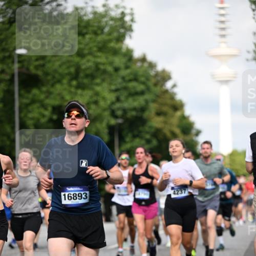 29.06.2025 - hella hamburg halbmarathon Dr. Thomas Lammeyer http://msf.ph/oto/8371299 29.06.2025 09:57:43 Kennedybrücke 1098, 1171, 1413, 1424, 1466, 1476, 1892, 1902, 2098, 2188, 2270, 2516, 2823, 2842, 3477, 3785, 3852, 4140, 4183, 4185, 4235, 4237, 4247, 4270, 5115, 5362, 5528, 5532, 5650, 6198, 6831, 7385, 8023, 8269, 8743, 8928, 9105, 9482, 9815, 10237, 10792, 11077 meine-sportfotos.de