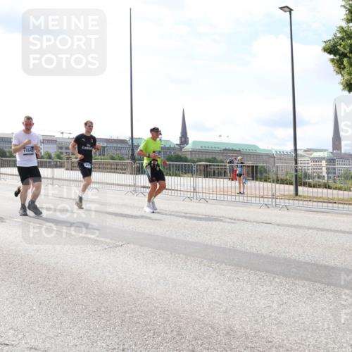 29.06.2025 - hella hamburg halbmarathon Lena Gebhardt http://msf.ph/oto/8371303 29.06.2025 10:14:53 Lombardsbrücke 13366, 1336, 11643, 30, 1071, 1296, 1379, 1406, 1575, 1728, 1745, 2046, 2140, 2281, 2494, 2601, 2690, 2990, 3020, 3025, 3154, 3454, 3507, 3509, 3513, 3691, 3756, 3834, 3844, 4495, 4641, 5191, 5608, 5670, 5800, 5981, 6028, 6083, 6181, 6248, 6366, 6935, 7195, 7439, 7802, 7881, 8055, 8147, 8237, 8239, 8275, 8522, 8563, 8609, 8755, 8854, 9113, 9173, 9556, 9663, 9709, 9911, 9975, 10224, 10391, 10589, 10610, 10717, 10963, 11271, 11598, 12467 meine-sportfotos.de