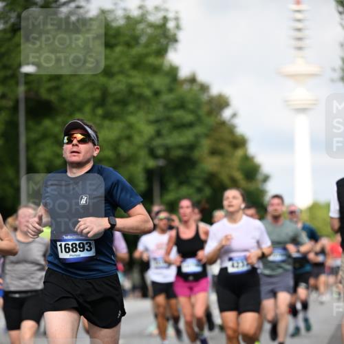29.06.2025 - hella hamburg halbmarathon Dr. Thomas Lammeyer http://msf.ph/oto/8371313 29.06.2025 09:57:43 Kennedybrücke 1098, 1171, 1413, 1424, 1466, 1476, 1892, 1902, 2098, 2188, 2270, 2516, 2823, 2842, 3477, 3785, 3852, 4140, 4183, 4185, 4235, 4237, 4247, 4270, 5115, 5362, 5528, 5532, 5650, 6198, 6831, 7385, 8023, 8269, 8743, 8928, 9105, 9482, 9815, 10237, 10792, 11077 meine-sportfotos.de