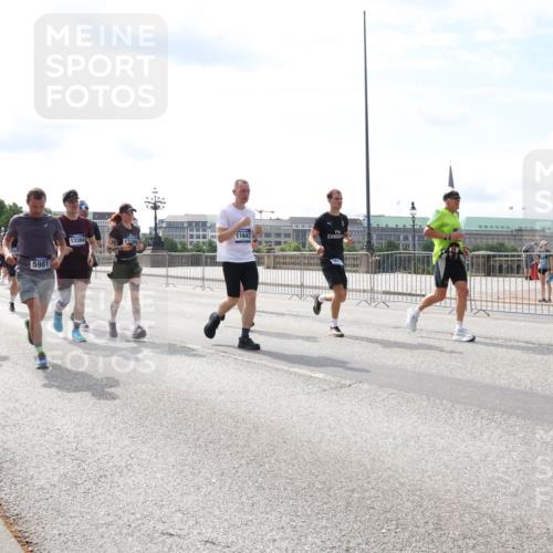 29.06.2025 - hella hamburg halbmarathon Lena Gebhardt http://msf.ph/oto/8371346 29.06.2025 10:14:54 Lombardsbrücke 12901, 5981, 13366, 11643, 1071, 1296, 1379, 1406, 1575, 1728, 1745, 2046, 2140, 2281, 2494, 2601, 2690, 2990, 3020, 3025, 3154, 3454, 3507, 3509, 3513, 3691, 3756, 3834, 3844, 4495, 4641, 5191, 5608, 5670, 5800, 5981, 6181, 6248, 6317, 6366, 6935, 7195, 7439, 7802, 7881, 8055, 8147, 8237, 8239, 8275, 8522, 8563, 8609, 8755, 8854, 9113, 9173, 9556, 9663, 9709, 9911, 9975, 10224, 10391, 10589, 10610, 10717, 10963, 11271, 11598, 12467 meine-sportfotos.de
