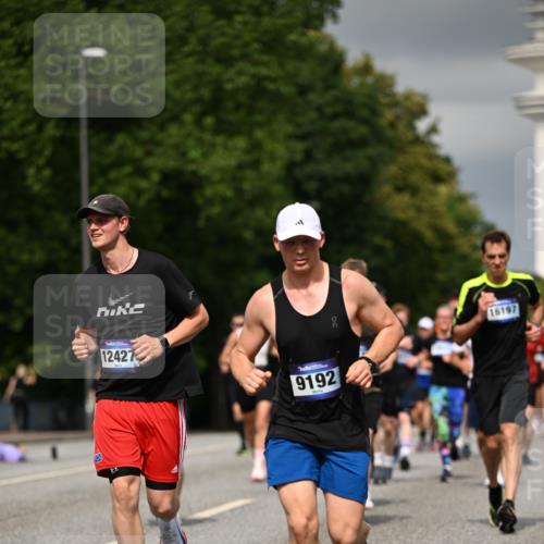 29.06.2025 - hella hamburg halbmarathon Dr. Thomas Lammeyer http://msf.ph/oto/8371365 29.06.2025 10:19:48 Kennedybrücke 1440, 1651, 2076, 2140, 2720, 2835, 2989, 3167, 3417, 4466, 4828, 5046, 5423, 6376, 6576, 7897, 7941, 7942, 8746, 8885, 9192, 9307, 9556, 9847, 9881, 10108, 10608, 11113, 11303 meine-sportfotos.de