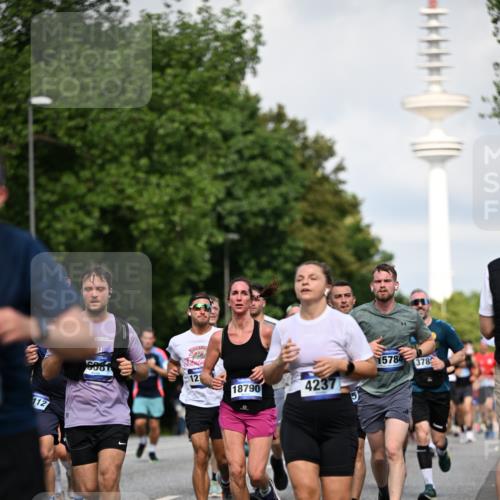 29.06.2025 - hella hamburg halbmarathon Dr. Thomas Lammeyer http://msf.ph/oto/8371373 29.06.2025 09:57:44 Kennedybrücke 1098, 1171, 1413, 1424, 1466, 1476, 1892, 1902, 2098, 2188, 2270, 2516, 2823, 2842, 3477, 3785, 3852, 4140, 4183, 4185, 4235, 4237, 4247, 4270, 5115, 5528, 5532, 5650, 6198, 6266, 6831, 7385, 8023, 8269, 8743, 8928, 9105, 9482, 9619, 9815, 10237, 10792, 11077 meine-sportfotos.de