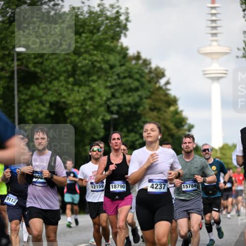 29.06.2025 - hella hamburg halbmarathon Dr. Thomas Lammeyer http://msf.ph/oto/8371388 29.06.2025 09:57:44 Kennedybrücke 1098, 1171, 1413, 1424, 1466, 1476, 1892, 1902, 2098, 2188, 2270, 2516, 2823, 2842, 3477, 3785, 3852, 4140, 4183, 4185, 4235, 4237, 4247, 4270, 5115, 5528, 5532, 5650, 6198, 6266, 6831, 7385, 8023, 8269, 8743, 8928, 9105, 9482, 9619, 9815, 10237, 10792, 11077 meine-sportfotos.de