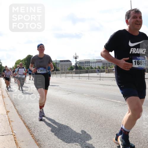 29.06.2025 - hella hamburg halbmarathon Lena Gebhardt http://msf.ph/oto/8371411 29.06.2025 10:02:10 Lombardsbrücke 1453, 12837, 16614, 4, 1128, 1184, 1254, 1364, 1432, 1453, 1464, 1729, 1881, 1940, 2142, 2322, 2323, 2806, 3169, 3976, 4066, 4286, 4328, 4985, 5602, 5603, 5742, 5763, 6166, 6295, 6322, 6327, 6438, 6595, 6708, 6860, 7031, 7189, 7223, 7243, 7323, 7869, 9020, 9021, 9156, 9230, 9353, 9741, 9928, 10177, 10866, 10882, 11191, 11554, 11670, 11871, 11938, 12315, 12316, 12491, 14471, 14660, 14677, 16420 meine-sportfotos.de